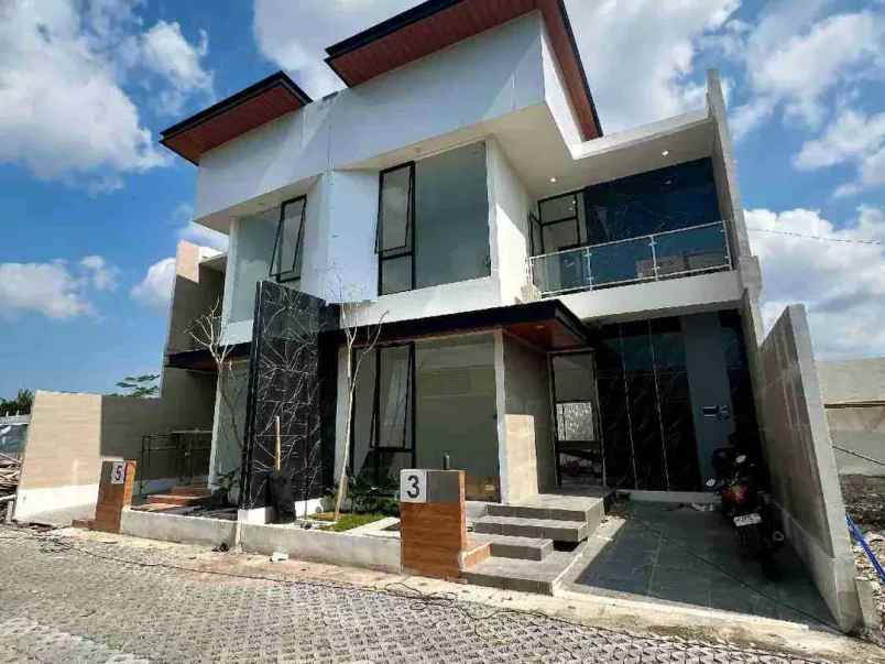 dijual rumah jl magelang