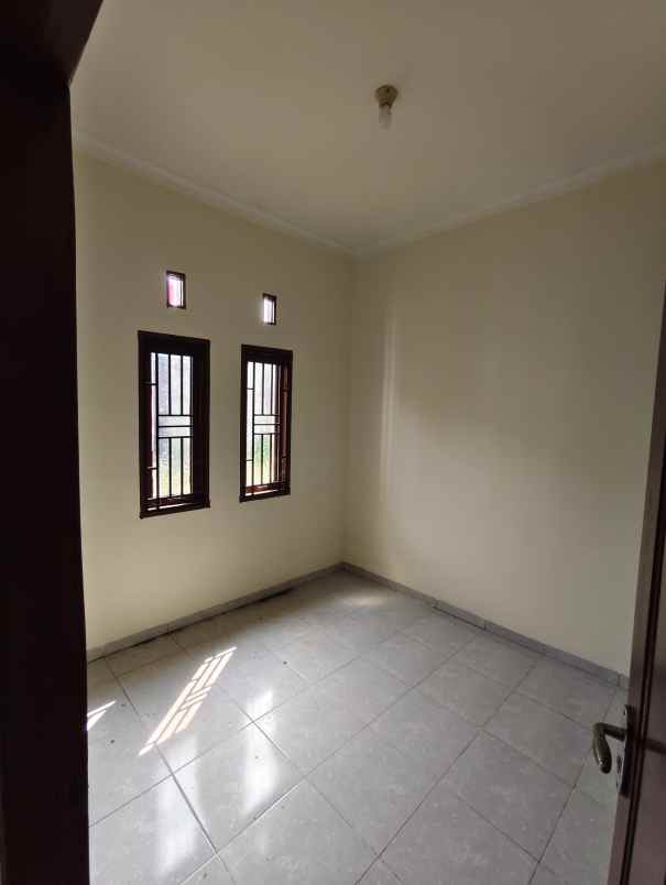 dijual rumah jl muhajirin