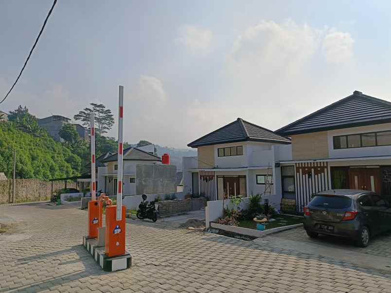 dijual rumah jl padasuka atas