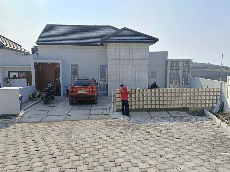 dijual rumah jl padasuka atas