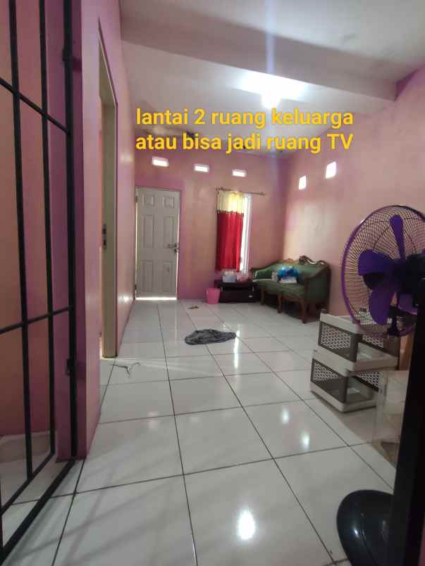 dijual rumah jl padat karya no 68