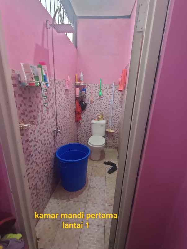 dijual rumah jl padat karya no 68