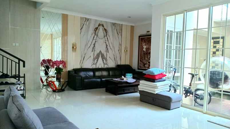 dijual rumah jl podomoro park bandung