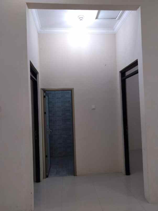 dijual rumah jl propelat saturnus