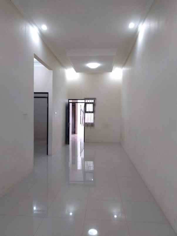 dijual rumah jl propelat saturnus