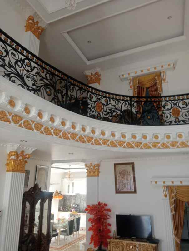 dijual rumah jl pura demak