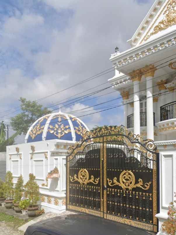 dijual rumah jl pura demak
