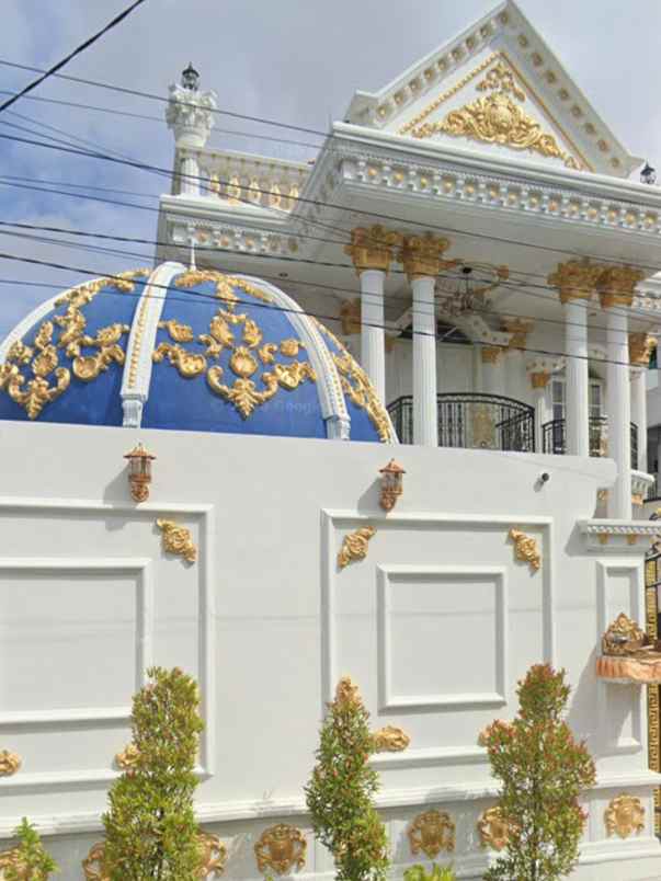 dijual rumah jl pura demak