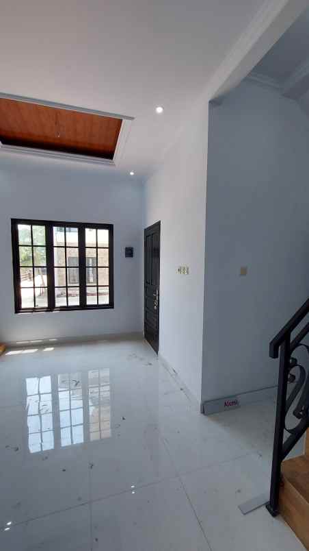 dijual rumah jl putri tunggal