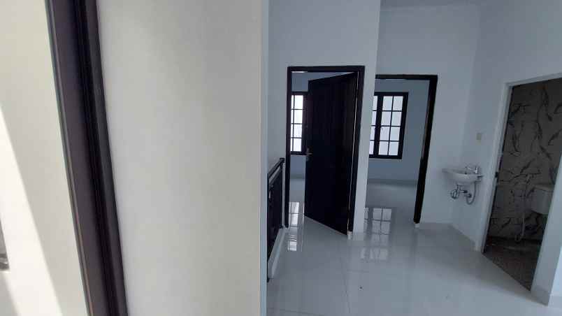 dijual rumah jl putri tunggal