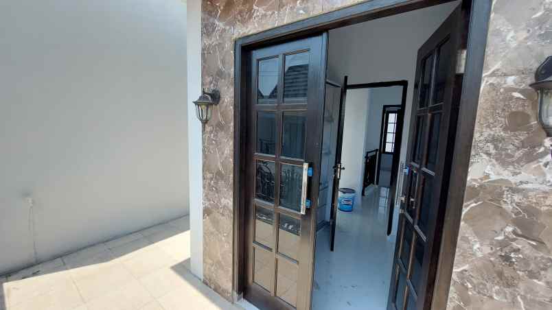 dijual rumah jl putri tunggal