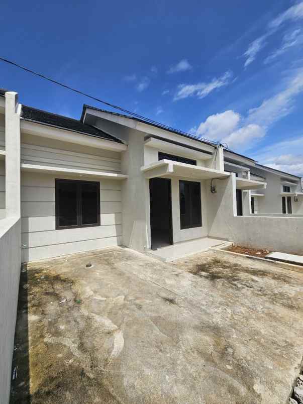 dijual rumah jl raya kalimulya cilodong
