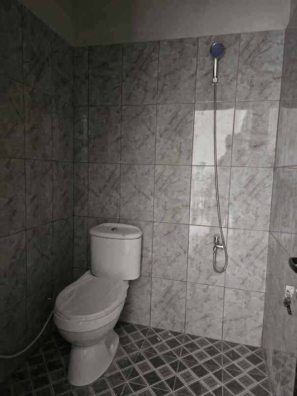 dijual rumah jl raya kalimulya cilodong