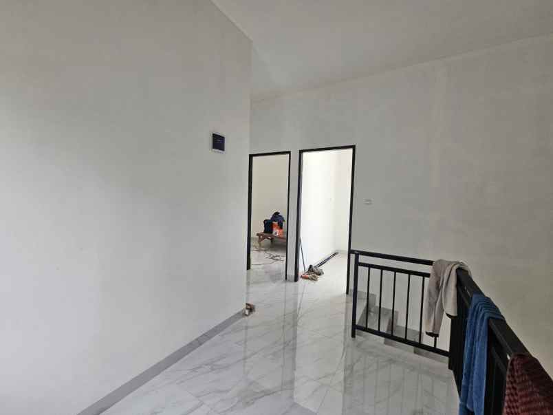 dijual rumah jl raya kalimulya cilodong