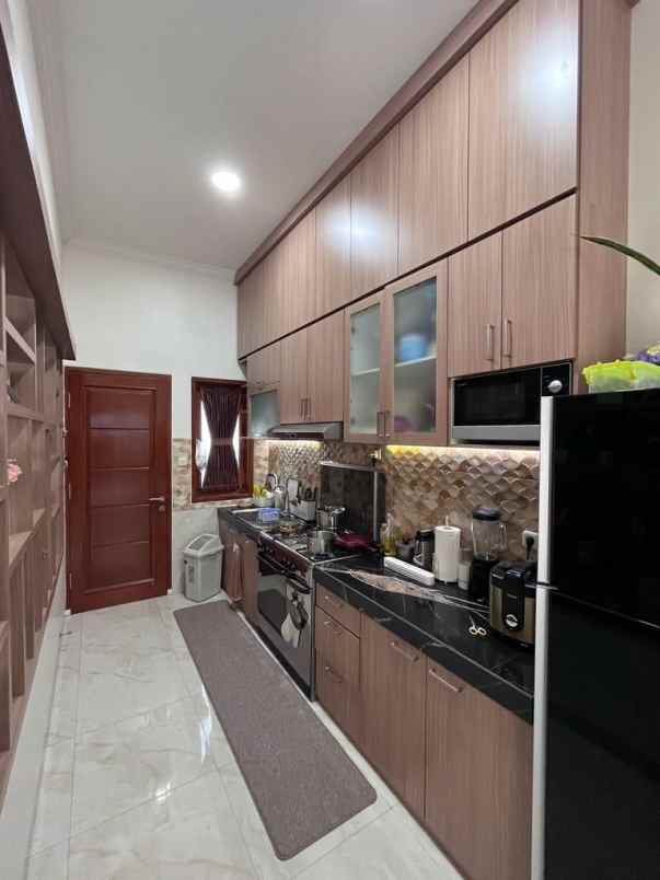 dijual rumah jl raya penggilingan