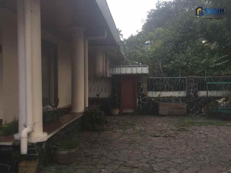 dijual rumah jl re martadinata riau bandung