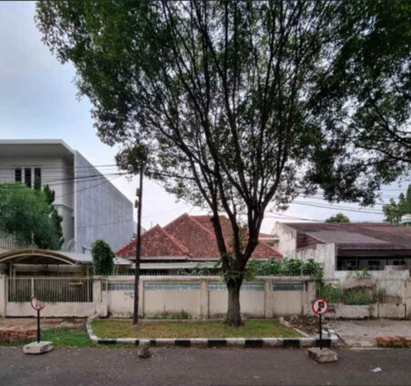 dijual rumah jl senjaya