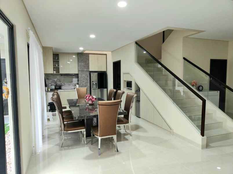 dijual rumah jl summarecon bandung