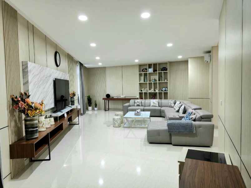 dijual rumah jl summarecon bandung