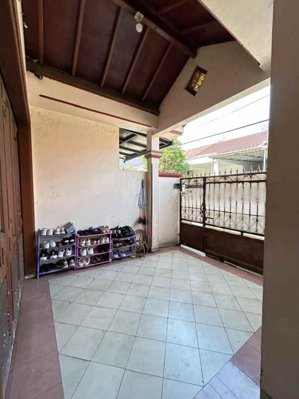 dijual rumah jl taman agave galaxy