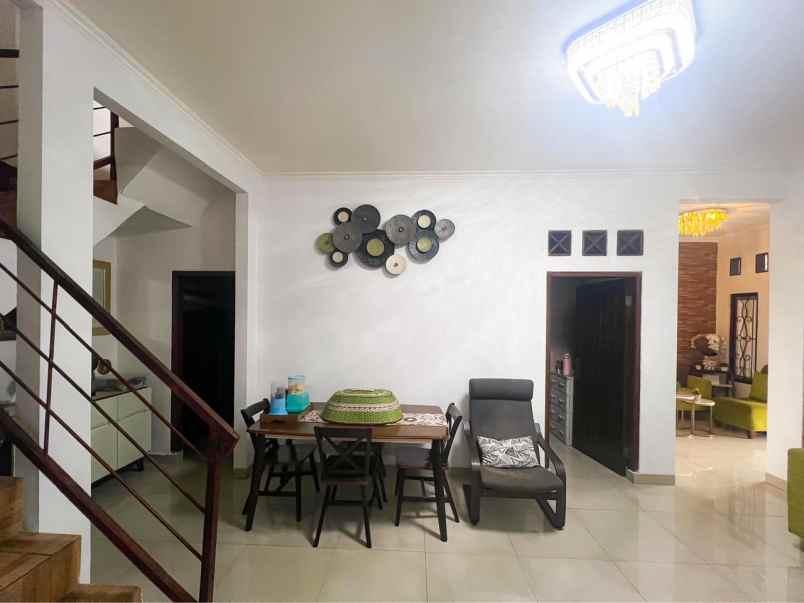 dijual rumah jl tanjung barat