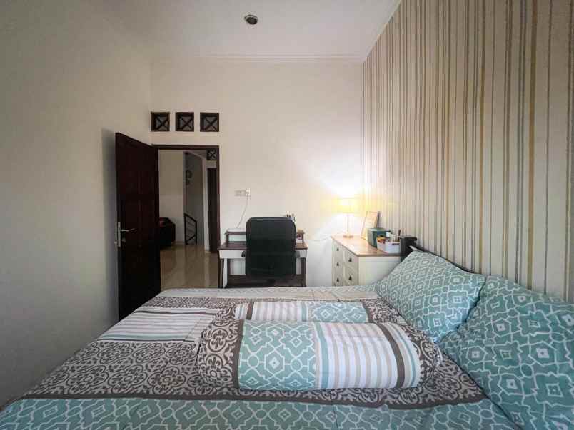 dijual rumah jl tanjung barat