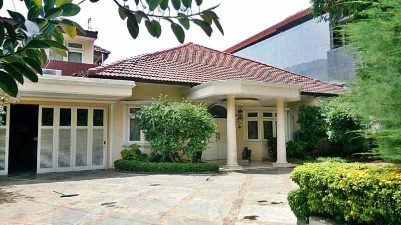 dijual rumah jl teuku umar menteng