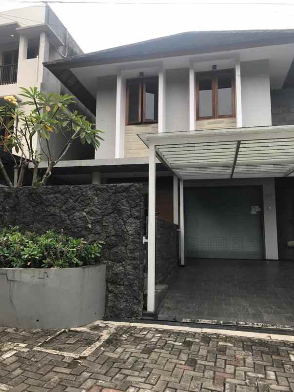 dijual rumah jl tubagus ismail alamanda