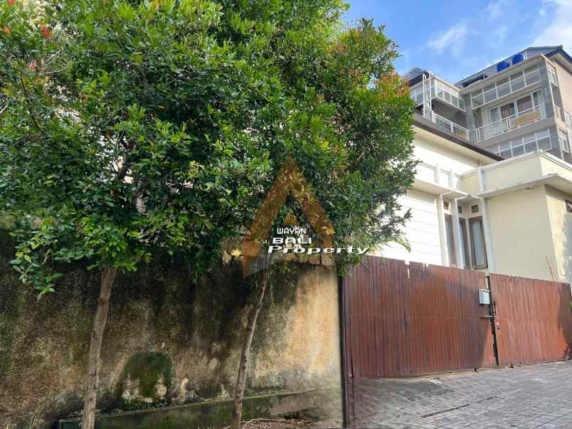 dijual rumah jl uluwatu