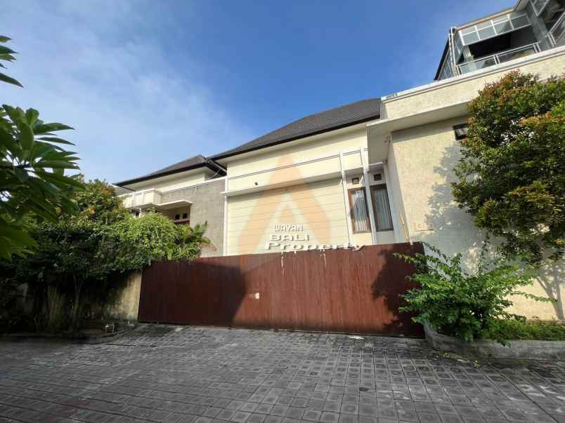 dijual rumah jl uluwatu