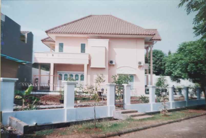 dijual rumah jl utama raya bf5 kemang