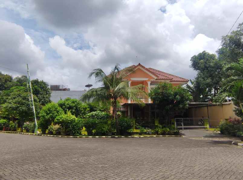 dijual rumah jl utama raya bf5 kemang