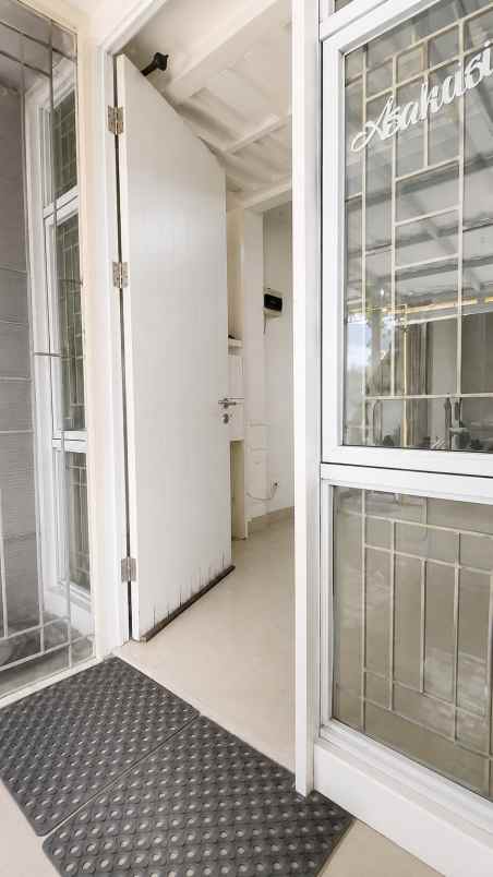 dijual rumah jl western boulevard no 37