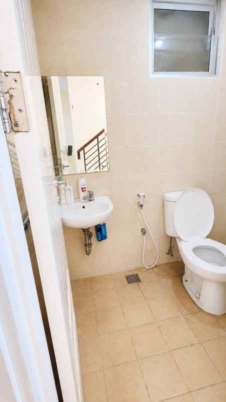 dijual rumah jl western boulevard no 37