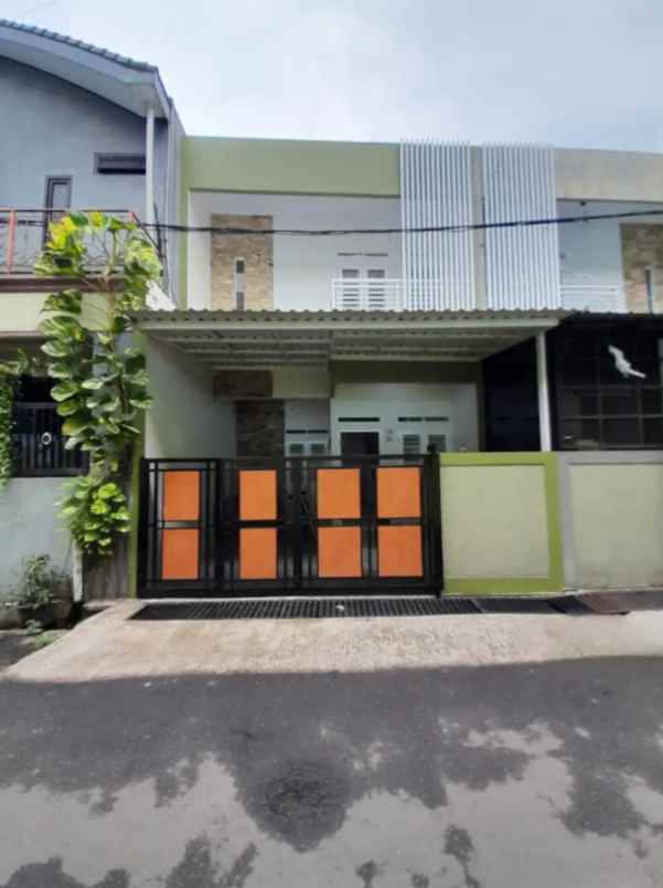 dijual rumah jln raya srengsemg sawah