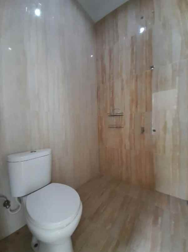 dijual rumah jln raya srengsemg sawah