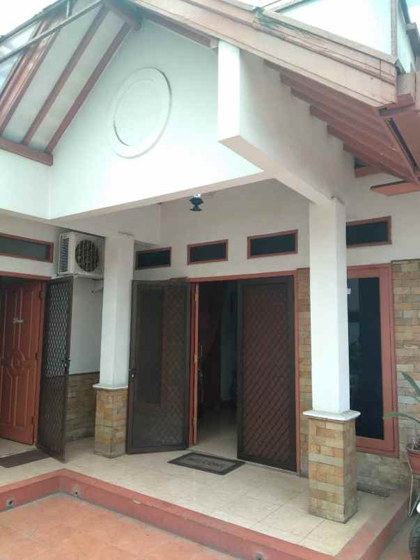 dijual rumah jln sekelimus