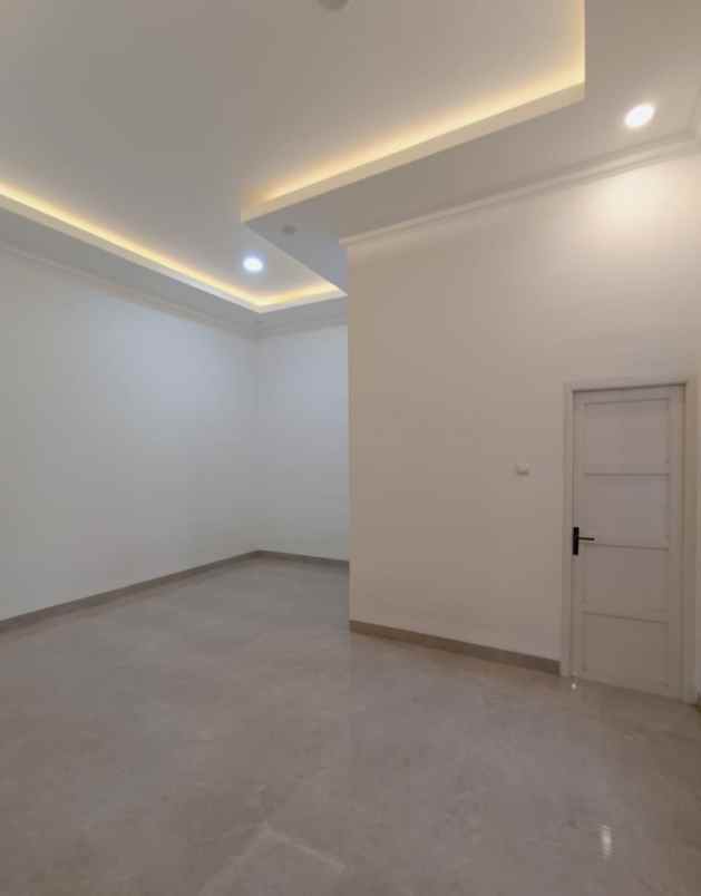 dijual rumah joglo jakarta barat