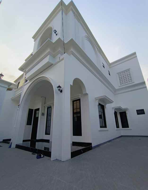 dijual rumah joglo jakarta barat