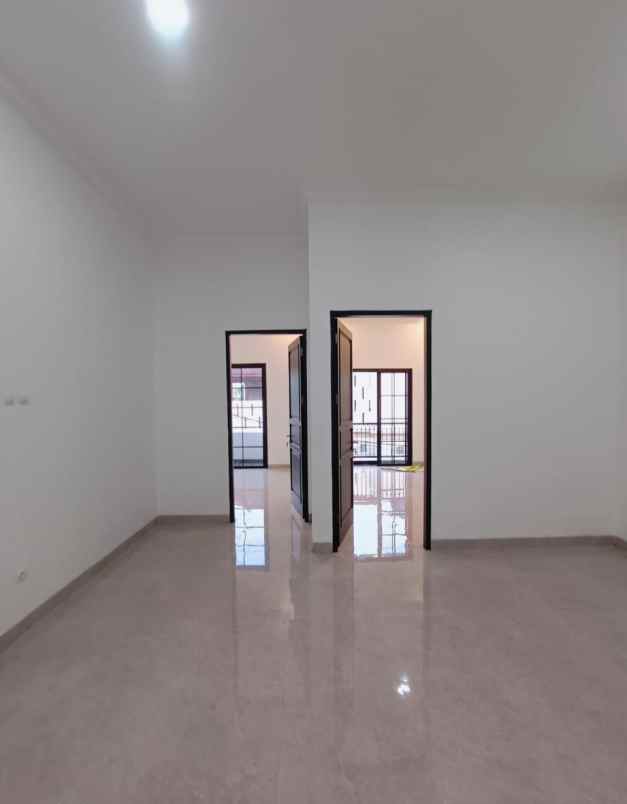 dijual rumah joglo jakarta barat