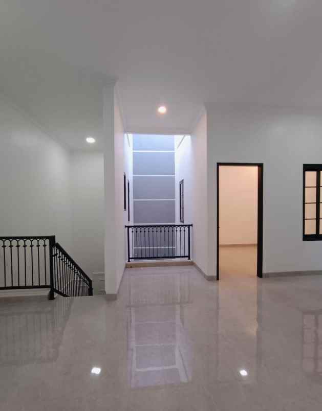 dijual rumah joglo jakarta barat