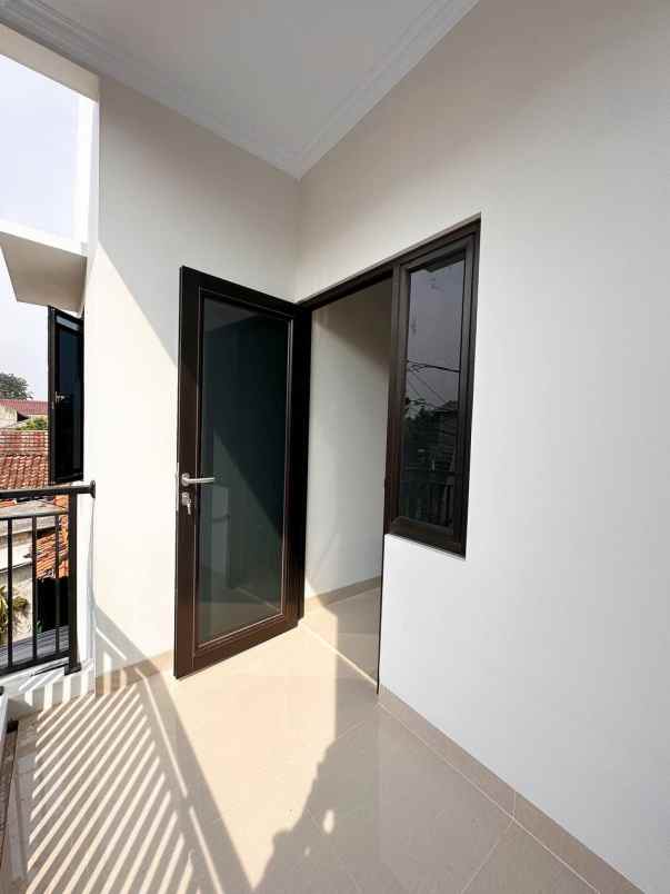 dijual rumah kalisari