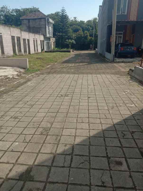 dijual rumah karadenan