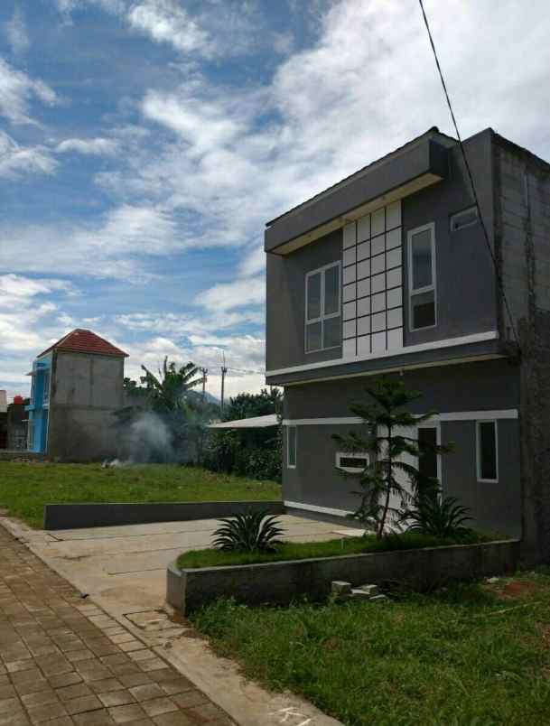 dijual rumah karadenan