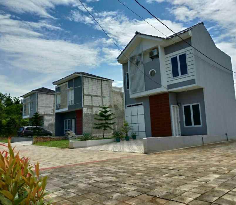 dijual rumah karadenan