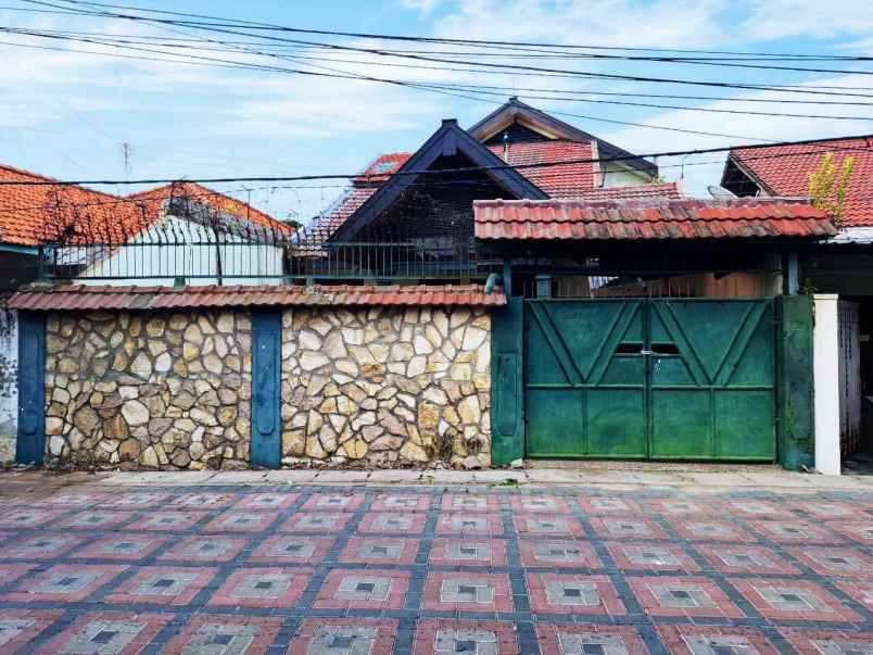 dijual rumah karang asem