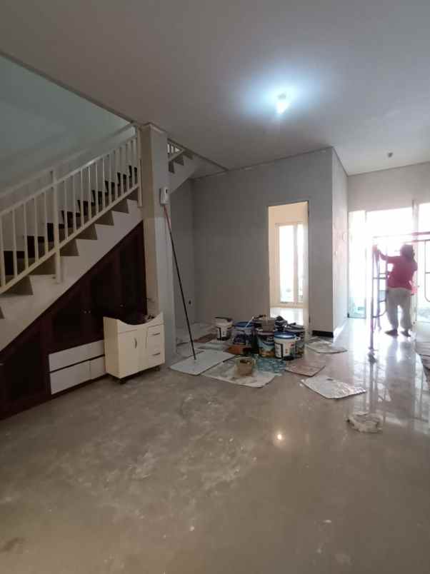 dijual rumah karang empat