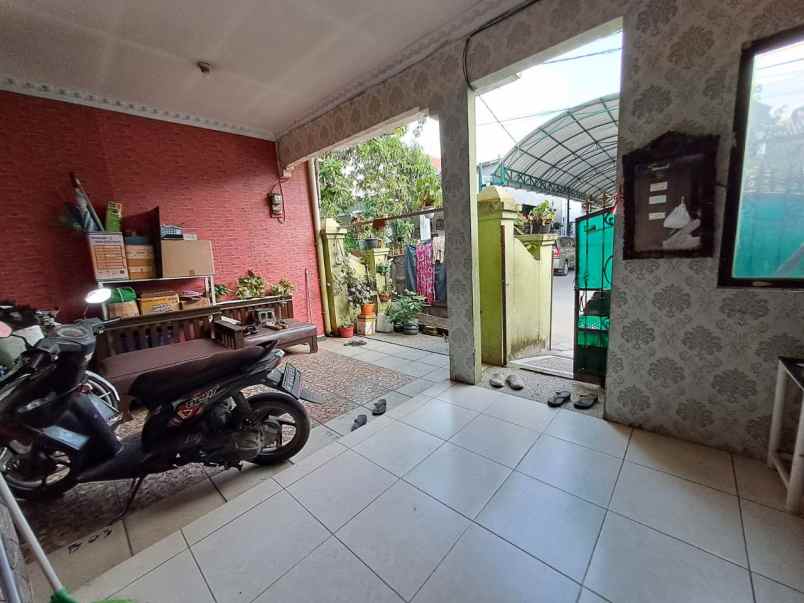 dijual rumah karang satria