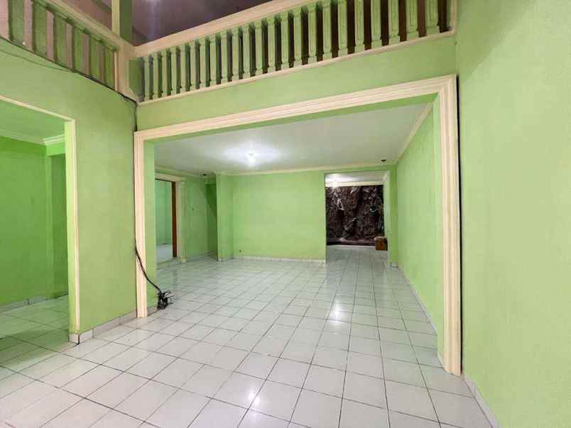 dijual rumah kayu putih