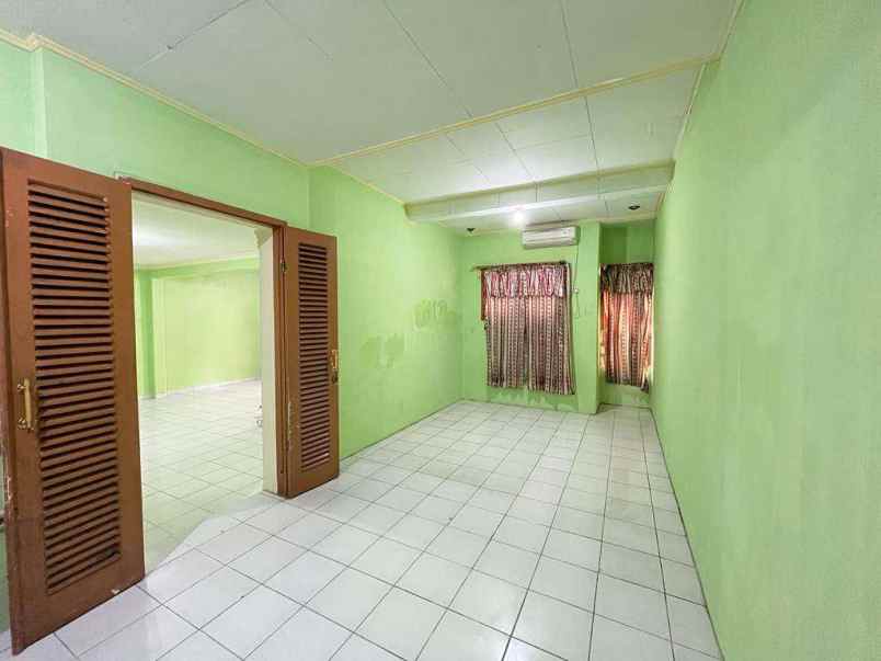 dijual rumah kayu putih